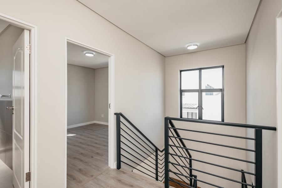 3 Bedroom Property for Sale in Jakarandas Western Cape